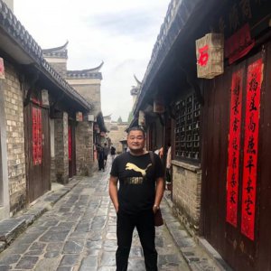 十七載尺規(guī)繪春秋 師者仁心引航青春 ——記阜陽市城郊中學(xué)代俊俊老師